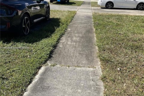 Villa ou maison à louer à Hollywood, Floride: 3 chambres, 170.38 m2 № 1971371 - photo 16