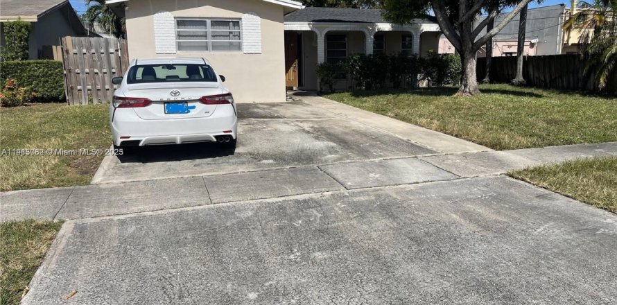 Villa ou maison à Hollywood, Floride 3 chambres, 170.38 m2 № 1971371