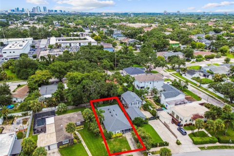 House in Tampa, Florida 4 bedrooms, 181.25 sq.m. № 1866009 - photo 14