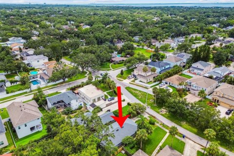 House in Tampa, Florida 4 bedrooms, 181.25 sq.m. № 1866009 - photo 15