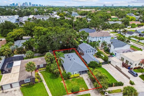 House in Tampa, Florida 4 bedrooms, 181.25 sq.m. № 1866009 - photo 10