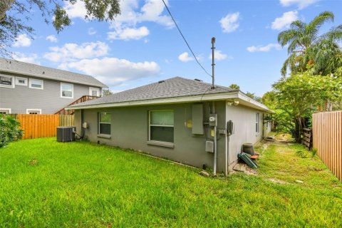 House in Tampa, Florida 4 bedrooms, 181.25 sq.m. № 1866009 - photo 18