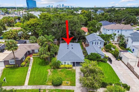 House in Tampa, Florida 4 bedrooms, 181.25 sq.m. № 1866009 - photo 13