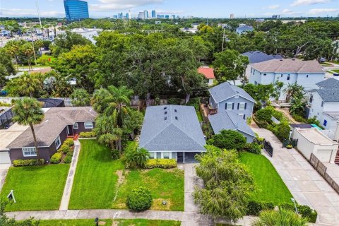 House in Tampa, Florida 4 bedrooms, 181.25 sq.m. № 1866009 - photo 11