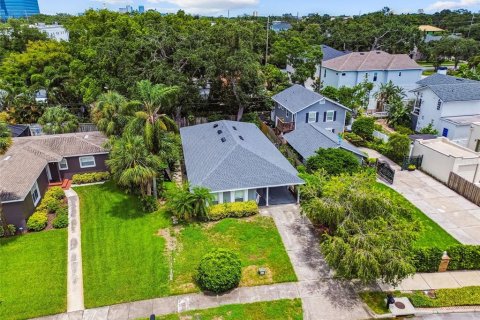 House in Tampa, Florida 4 bedrooms, 181.25 sq.m. № 1866009 - photo 17