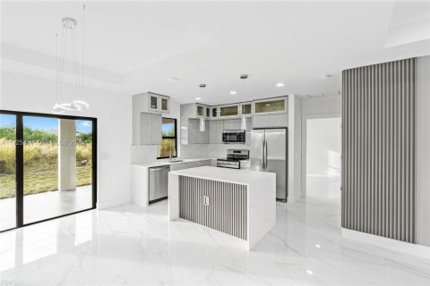 Casa en venta en Lehigh Acres, Florida, 3 dormitorios № 1983920 - foto 6