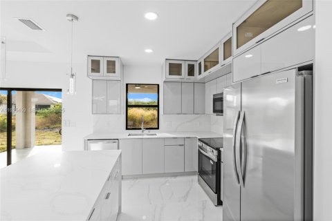 Casa en venta en Lehigh Acres, Florida, 3 dormitorios № 1983920 - foto 10