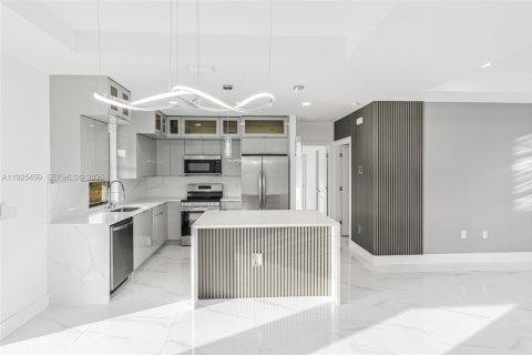 Casa en venta en Lehigh Acres, Florida, 3 dormitorios № 1983920 - foto 4