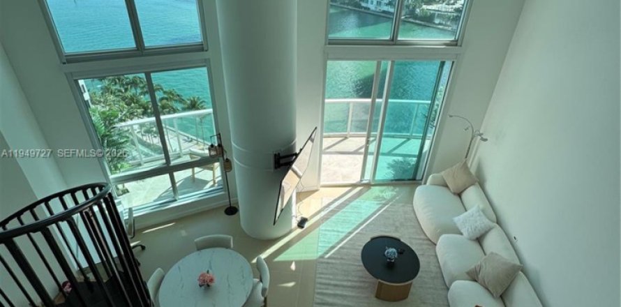 Кондоминиум с 1 спальней в Майами, Флорида № 2005405