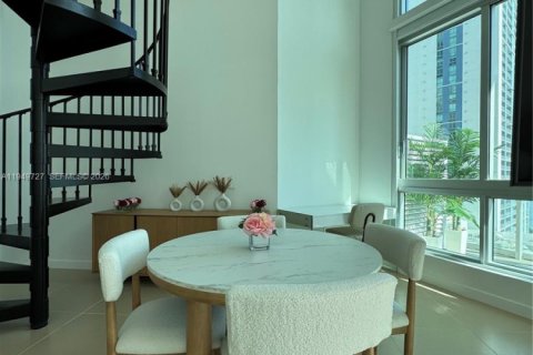 Снять в аренду кондоминиум в Майами, Флорида 1 спальня, 106.47м2, № 2005405 - фото 3