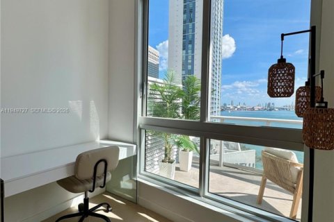 Снять в аренду кондоминиум в Майами, Флорида 1 спальня, 106.47м2, № 2005405 - фото 6