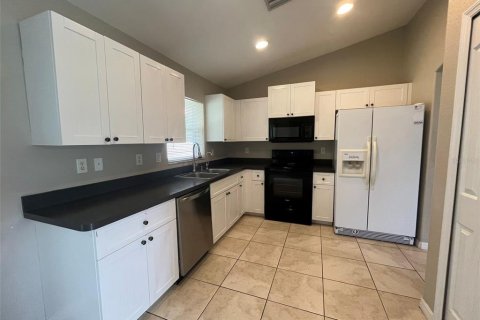 House in North Port, Florida 3 bedrooms, 148.83 sq.m. № 2197088 - photo 2