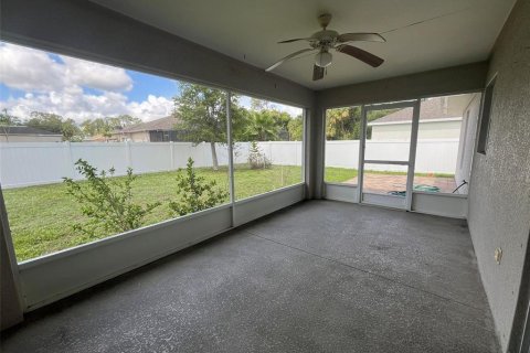 House in North Port, Florida 3 bedrooms, 148.83 sq.m. № 2197088 - photo 16