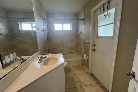 House in North Port, Florida 3 bedrooms, 148.83 sq.m. № 2197088 - photo 12