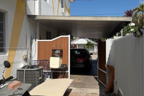 Propiedad comercial en venta en Miami, Florida, 209.77 m2 № 1976037 - foto 13