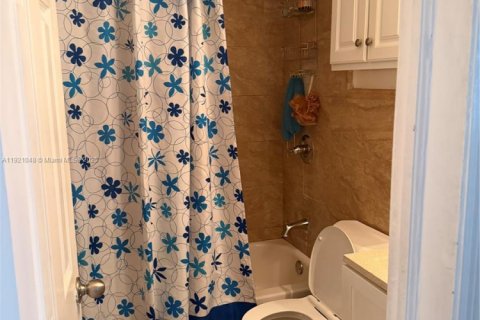 Propiedad comercial en venta en Miami, Florida, 209.77 m2 № 1976037 - foto 5