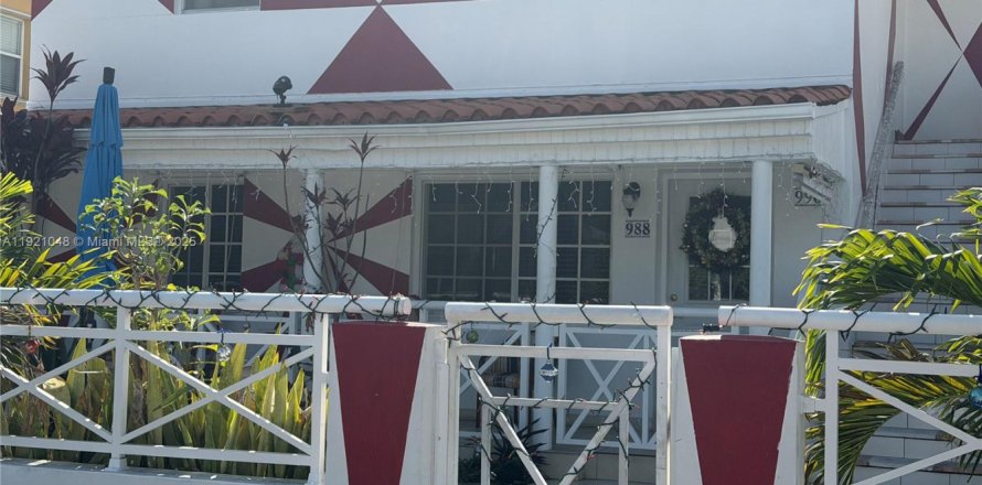 Propiedad comercial en Miami, Florida 209.77 m2 № 1976037