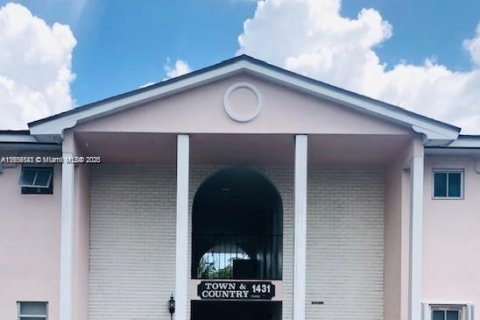 Condominio en venta en Hollywood, Florida, 2 dormitorios, 89.19 m2 № 1962774 - foto 1