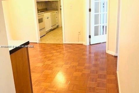 Condominio en venta en Hollywood, Florida, 2 dormitorios, 89.19 m2 № 1962774 - foto 7