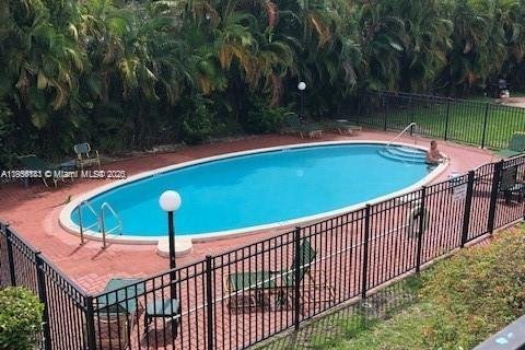 Condominio en venta en Hollywood, Florida, 2 dormitorios, 89.19 m2 № 1962774 - foto 3