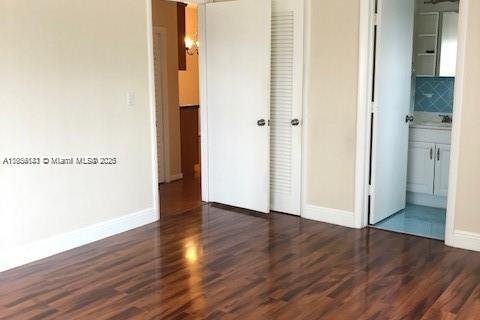 Condominio en venta en Hollywood, Florida, 2 dormitorios, 89.19 m2 № 1962774 - foto 9