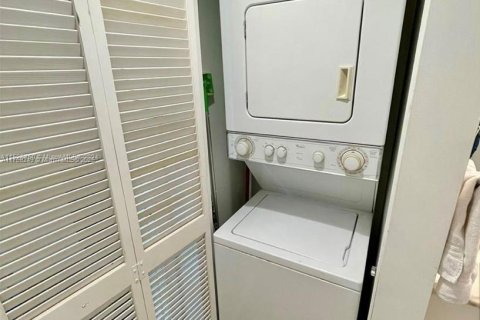 Condo in Miami, Florida, 1 bedroom  № 1731427 - photo 25