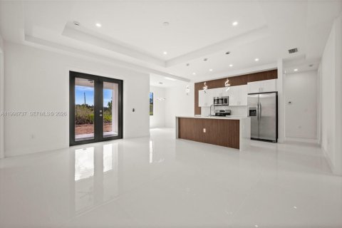 Купить виллу или дом в Лихай-Эйкерс, Флорида 4 спальни, № 2060901 - фото 8