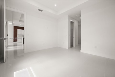 Купить виллу или дом в Лихай-Эйкерс, Флорида 4 спальни, № 2060901 - фото 14