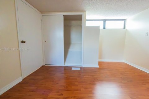 Adosado en venta en Miami, Florida, 2 dormitorios, 131.46 m2 № 1948702 - foto 29