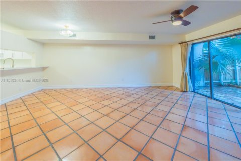 Adosado en venta en Miami, Florida, 2 dormitorios, 131.46 m2 № 1948702 - foto 5