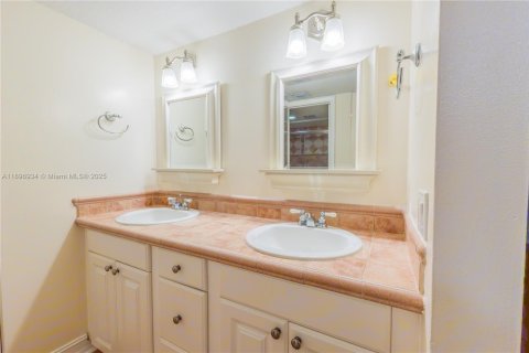 Adosado en venta en Miami, Florida, 2 dormitorios, 131.46 m2 № 1948702 - foto 17
