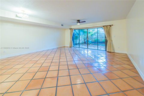 Adosado en venta en Miami, Florida, 2 dormitorios, 131.46 m2 № 1948702 - foto 6