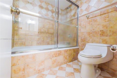 Adosado en venta en Miami, Florida, 2 dormitorios, 131.46 m2 № 1948702 - foto 18