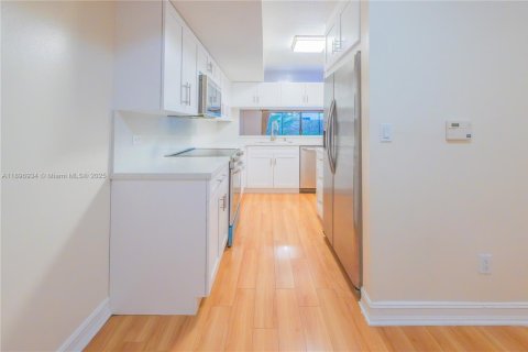 Adosado en venta en Miami, Florida, 2 dormitorios, 131.46 m2 № 1948702 - foto 2