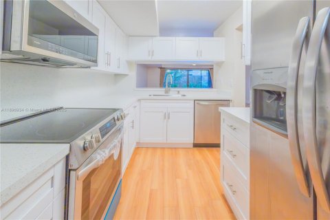 Adosado en venta en Miami, Florida, 2 dormitorios, 131.46 m2 № 1948702 - foto 1