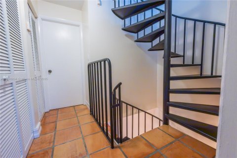 Adosado en venta en Miami, Florida, 2 dormitorios, 131.46 m2 № 1948702 - foto 24