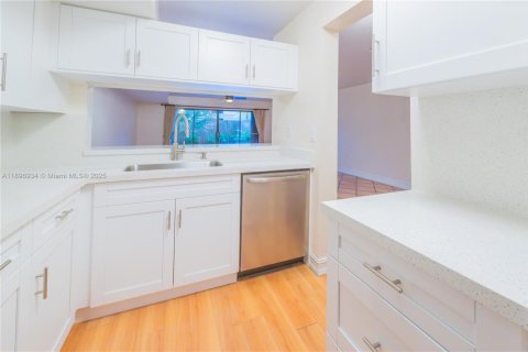 Adosado en venta en Miami, Florida, 2 dormitorios, 131.46 m2 № 1948702 - foto 3