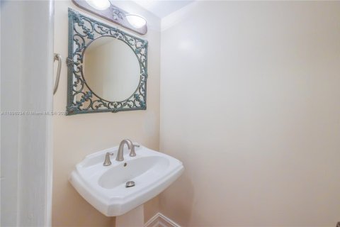 Adosado en venta en Miami, Florida, 2 dormitorios, 131.46 m2 № 1948702 - foto 11