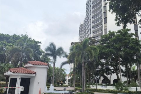 Condominio en venta en Aventura, Florida, 3 dormitorios, 125.42 m2 № 1954404 - foto 2