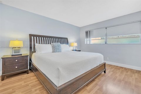 Copropriété à louer à Hallandale Beach, Floride: 2 chambres, 99.41 m2 № 1842602 - photo 12