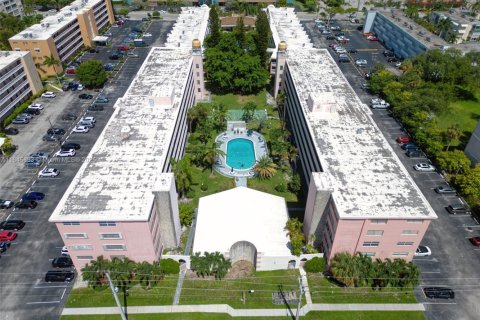 Copropriété à louer à Hallandale Beach, Floride: 2 chambres, 99.41 m2 № 1842602 - photo 28