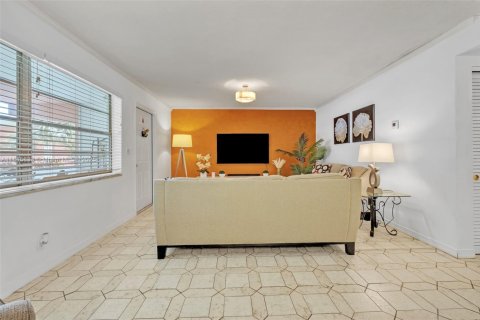 Copropriété à louer à Hallandale Beach, Floride: 2 chambres, 99.41 m2 № 1842602 - photo 11