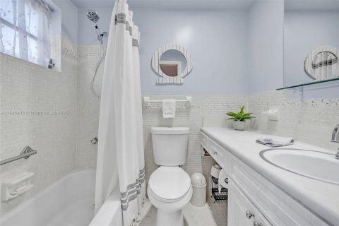 Copropriété à louer à Hallandale Beach, Floride: 2 chambres, 99.41 m2 № 1842602 - photo 14