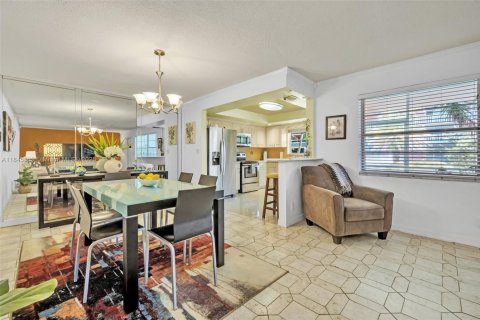 Copropriété à louer à Hallandale Beach, Floride: 2 chambres, 99.41 m2 № 1842602 - photo 7