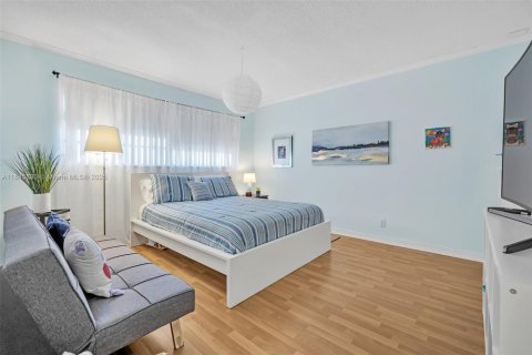 Copropriété à louer à Hallandale Beach, Floride: 2 chambres, 99.41 m2 № 1842602 - photo 16