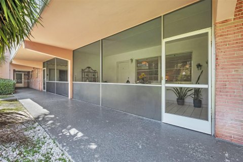 Copropriété à louer à Hallandale Beach, Floride: 2 chambres, 99.41 m2 № 1842602 - photo 22