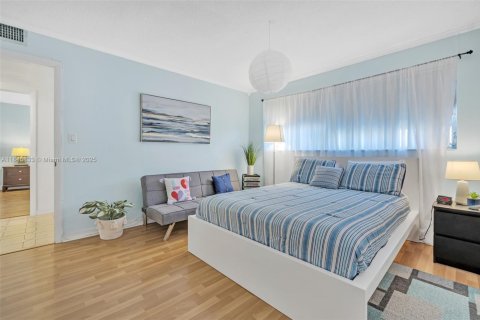 Copropriété à louer à Hallandale Beach, Floride: 2 chambres, 99.41 m2 № 1842602 - photo 17