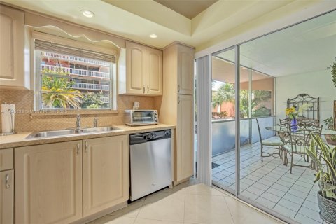 Copropriété à louer à Hallandale Beach, Floride: 2 chambres, 99.41 m2 № 1842602 - photo 4