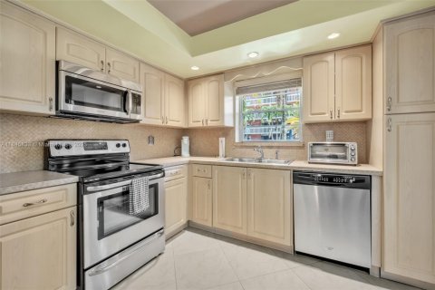 Copropriété à louer à Hallandale Beach, Floride: 2 chambres, 99.41 m2 № 1842602 - photo 2