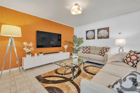 Copropriété à louer à Hallandale Beach, Floride: 2 chambres, 99.41 m2 № 1842602 - photo 8